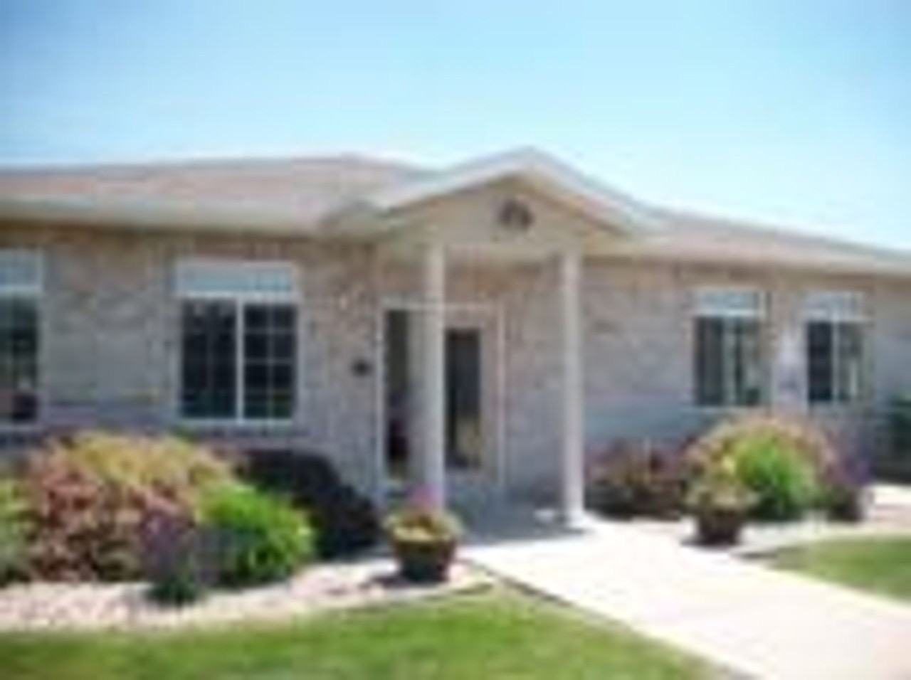 Fox Point Apartments - Photo 2 of 5