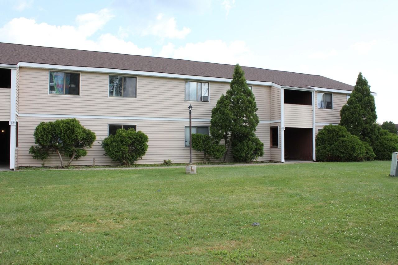 Maple Manor - Photo 3 of 12