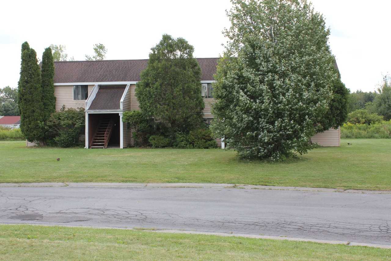 Maple Manor - Photo 5 of 12