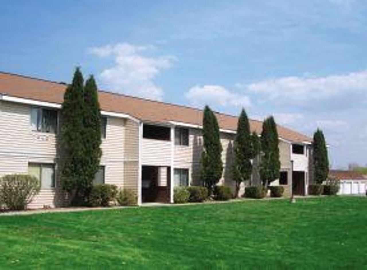 Maple Manor - Photo 6 of 12