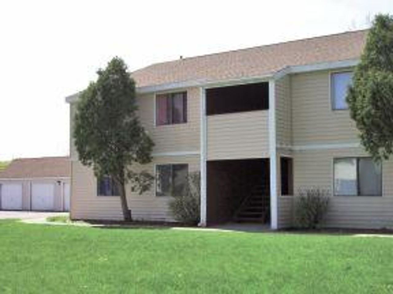 Maple Manor - Photo 7 of 12