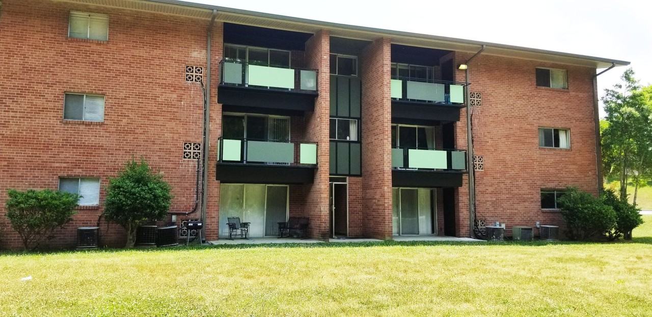 404 Homes - Photo 2 of 13