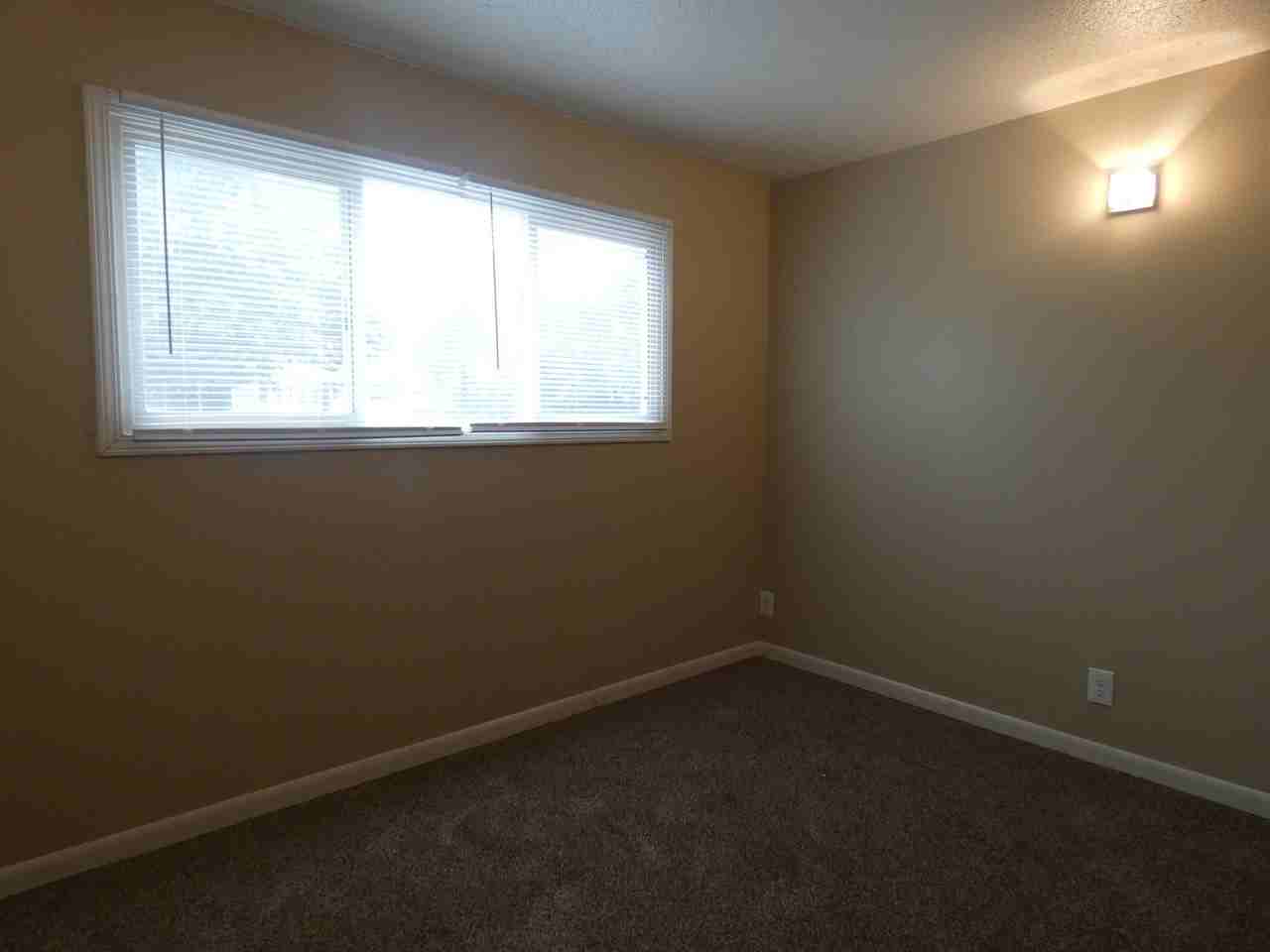 516 Heather Lane - Photo 3 of 31