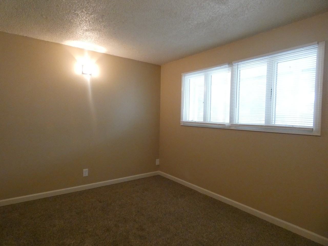 516 Heather Lane - Photo 4 of 31