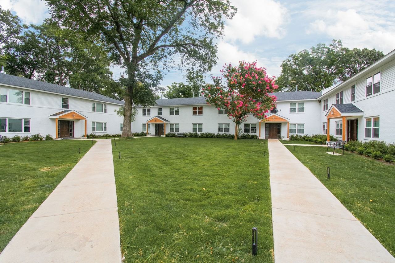 Hollywood Square - Photo 5 of 44