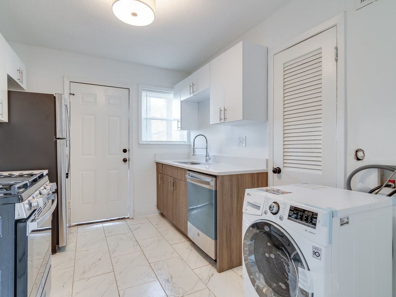 Hollywood Square - Photo 6 of 44