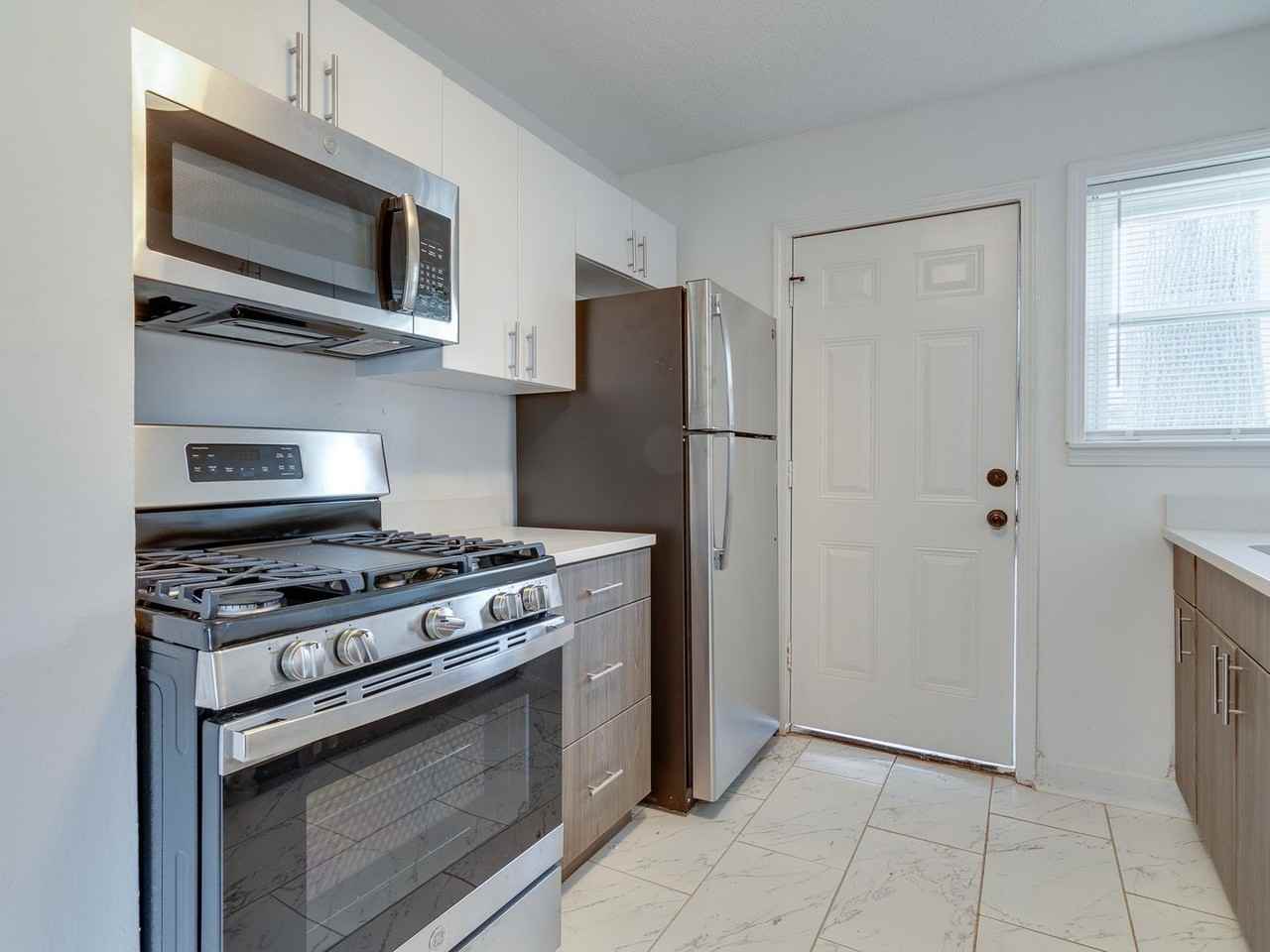 Hollywood Square - Photo 7 of 44