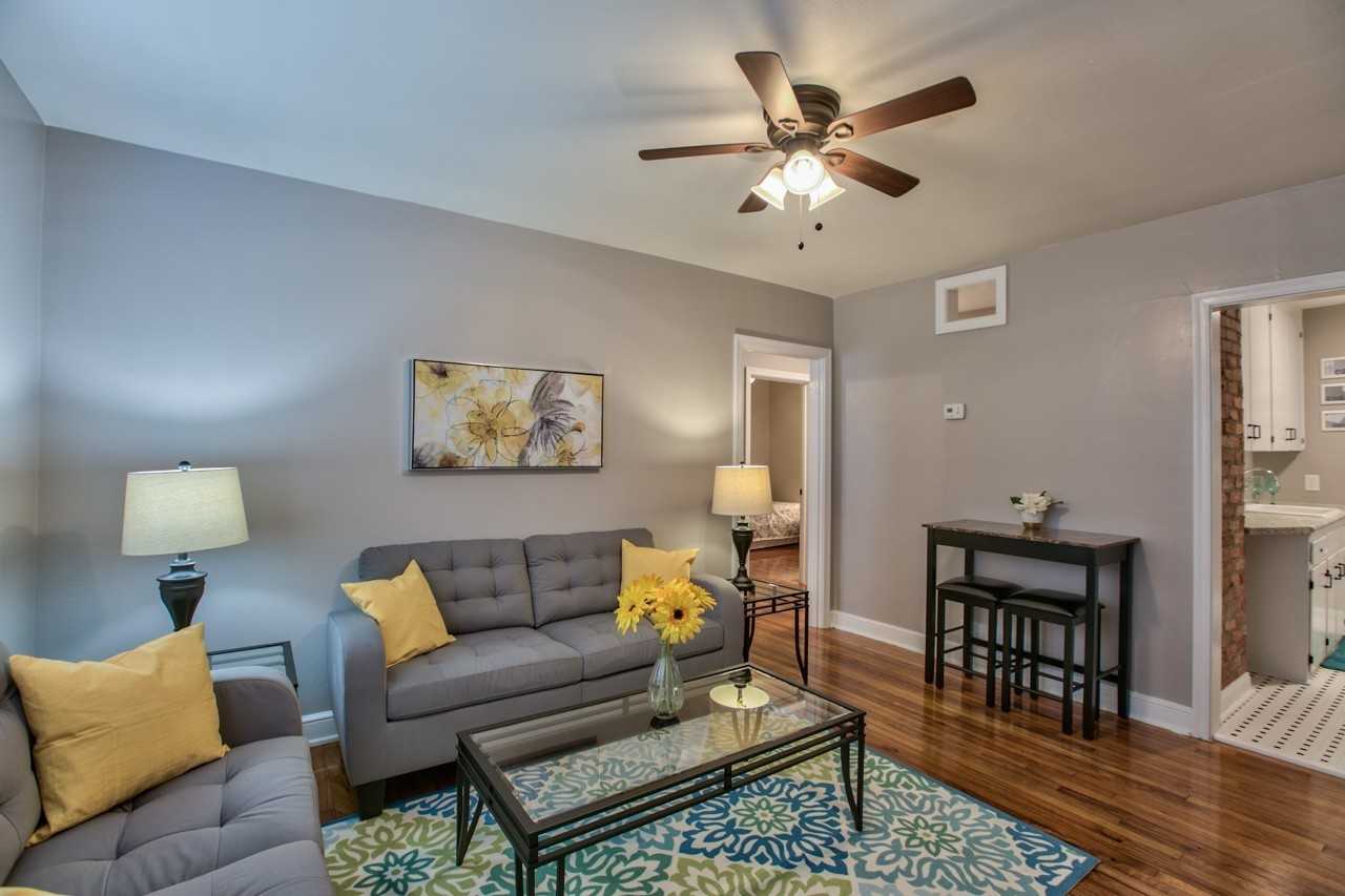 910 Hillcrest - Photo 2 of 22