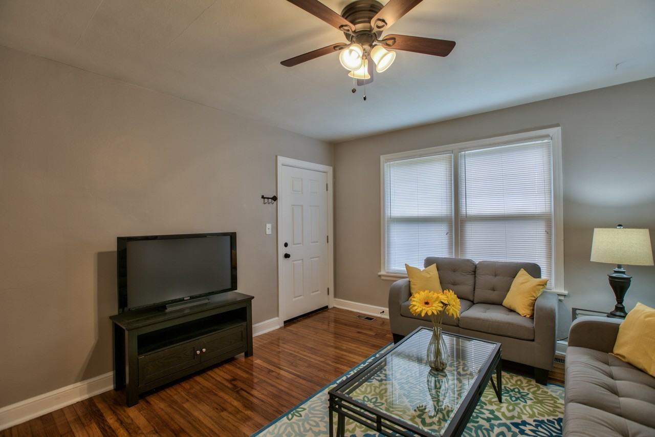 910 Hillcrest - Photo 3 of 22