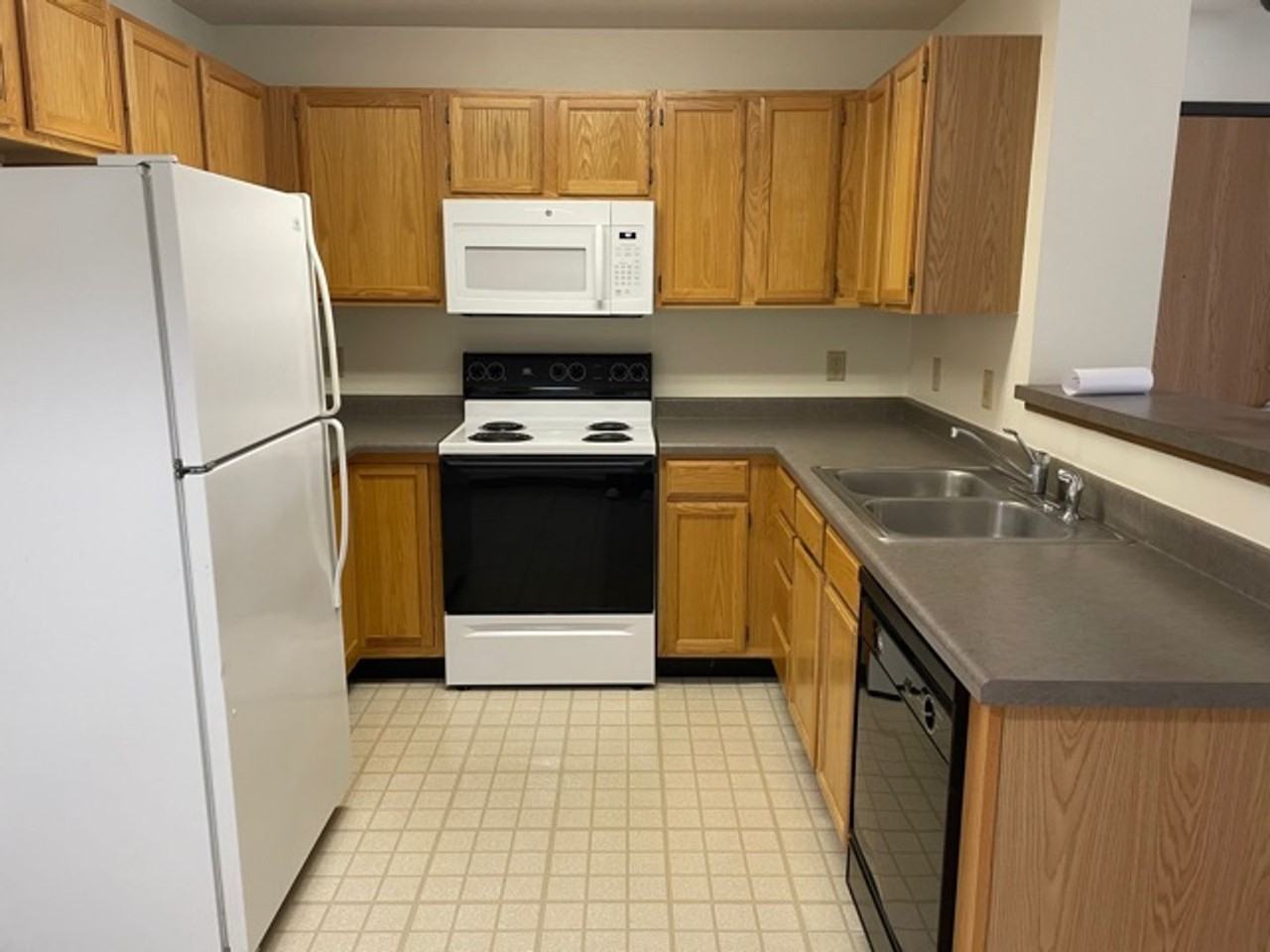 Hollow Creek IV Apartments - Photo 4 of 31