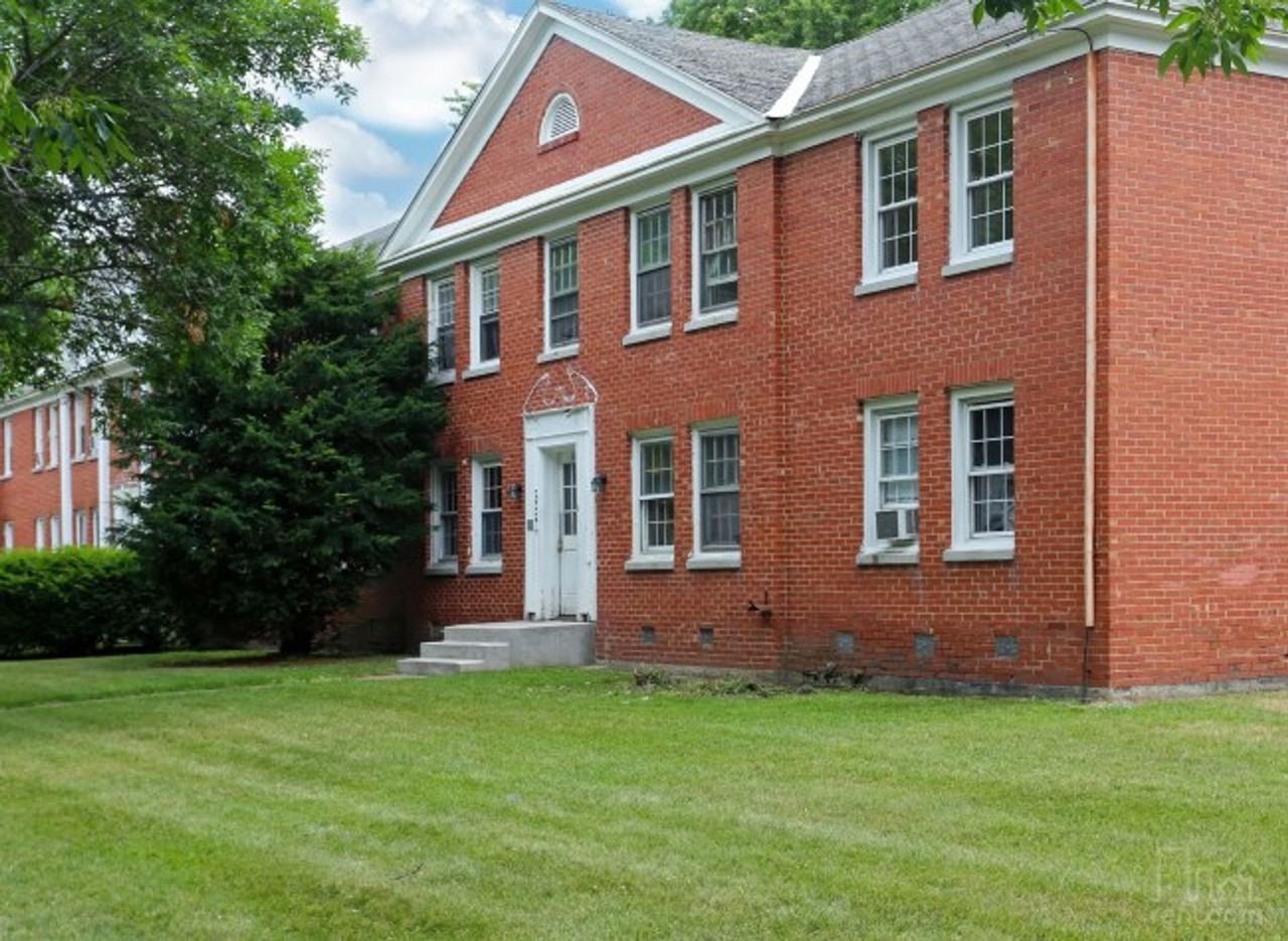 Sunnycrest Manor - Photo 6 of 9