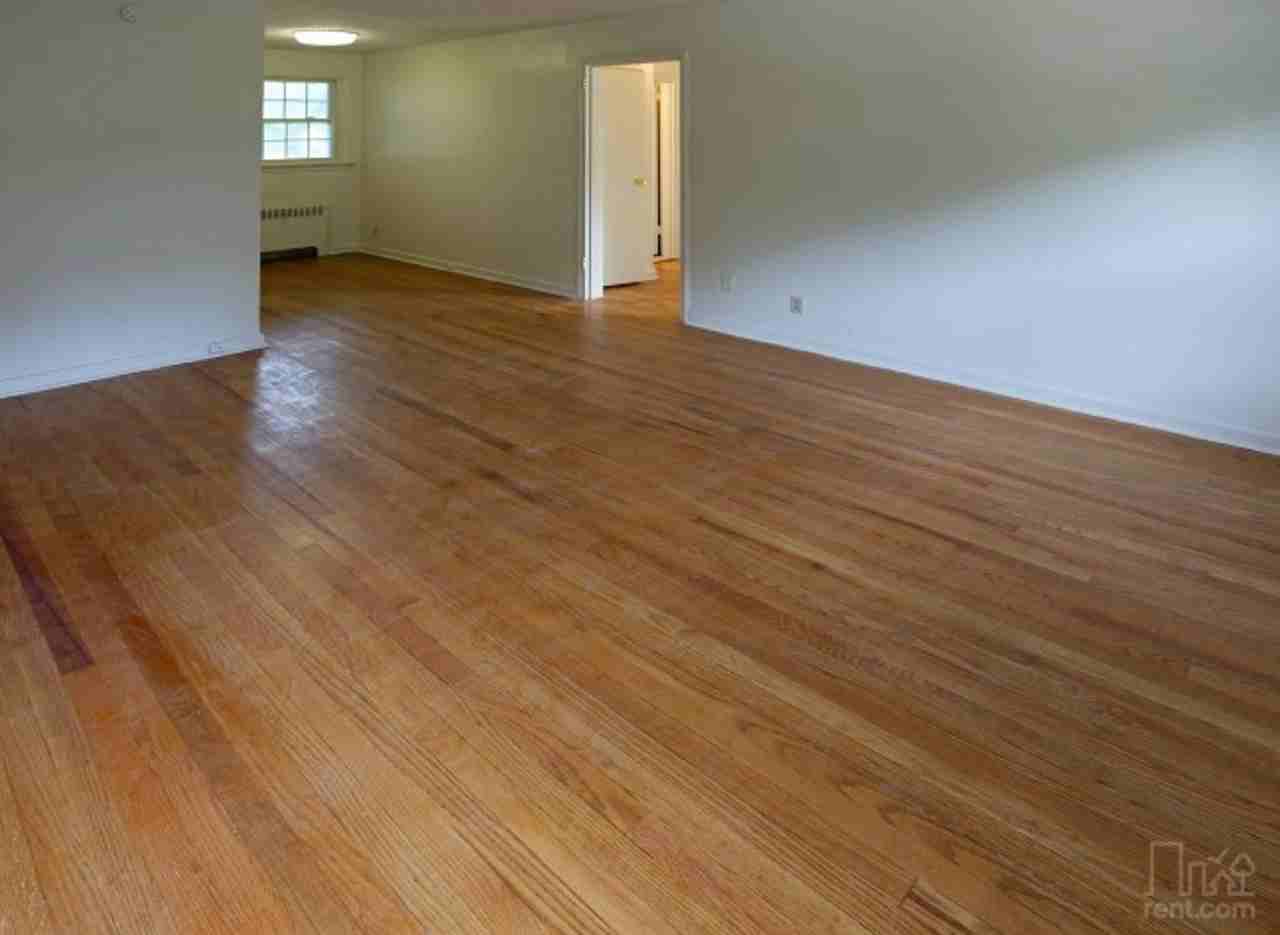 Sunnycrest Manor - Photo 4 of 9