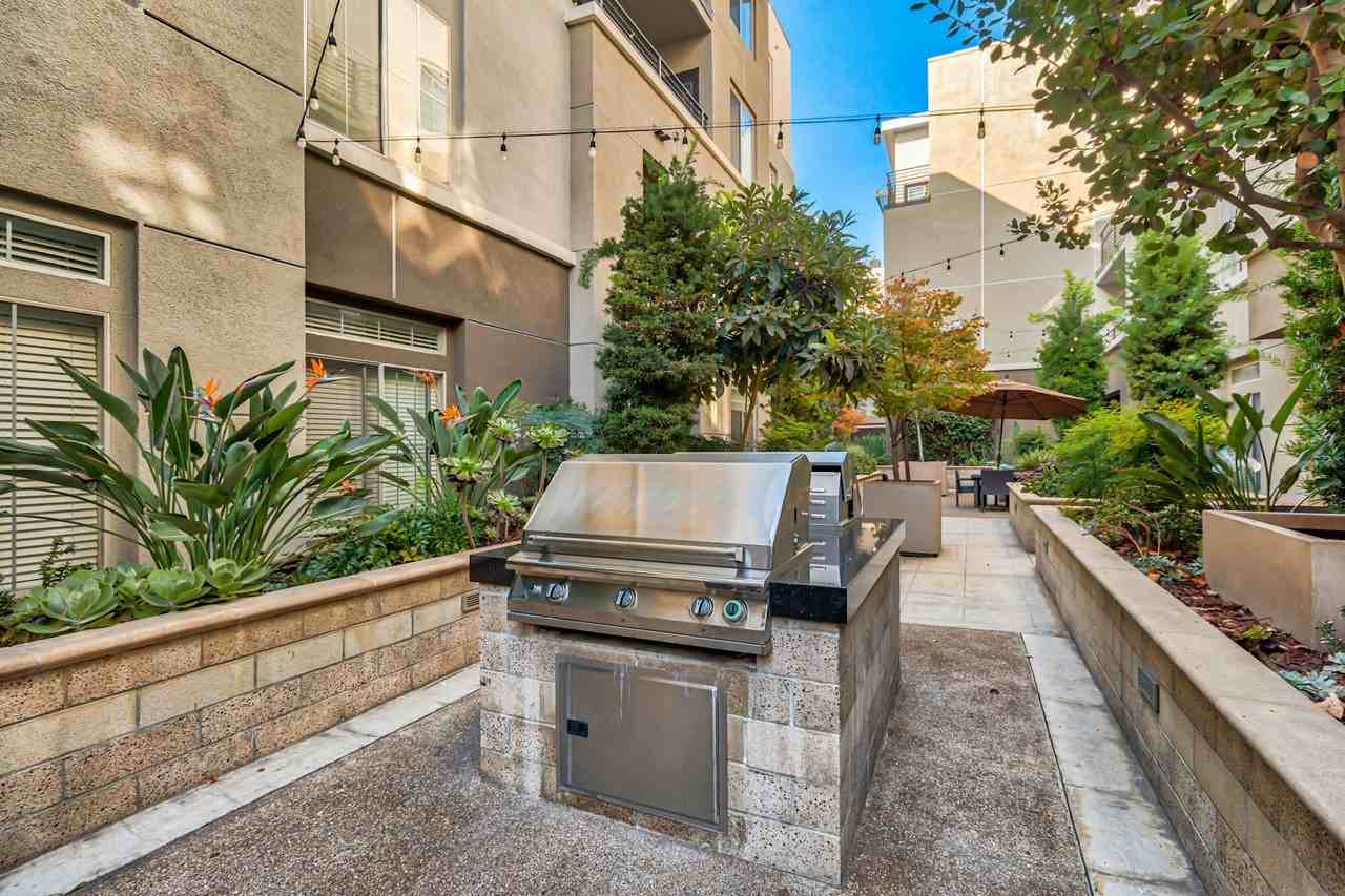 416 on Broadway - Photo 2 of 19