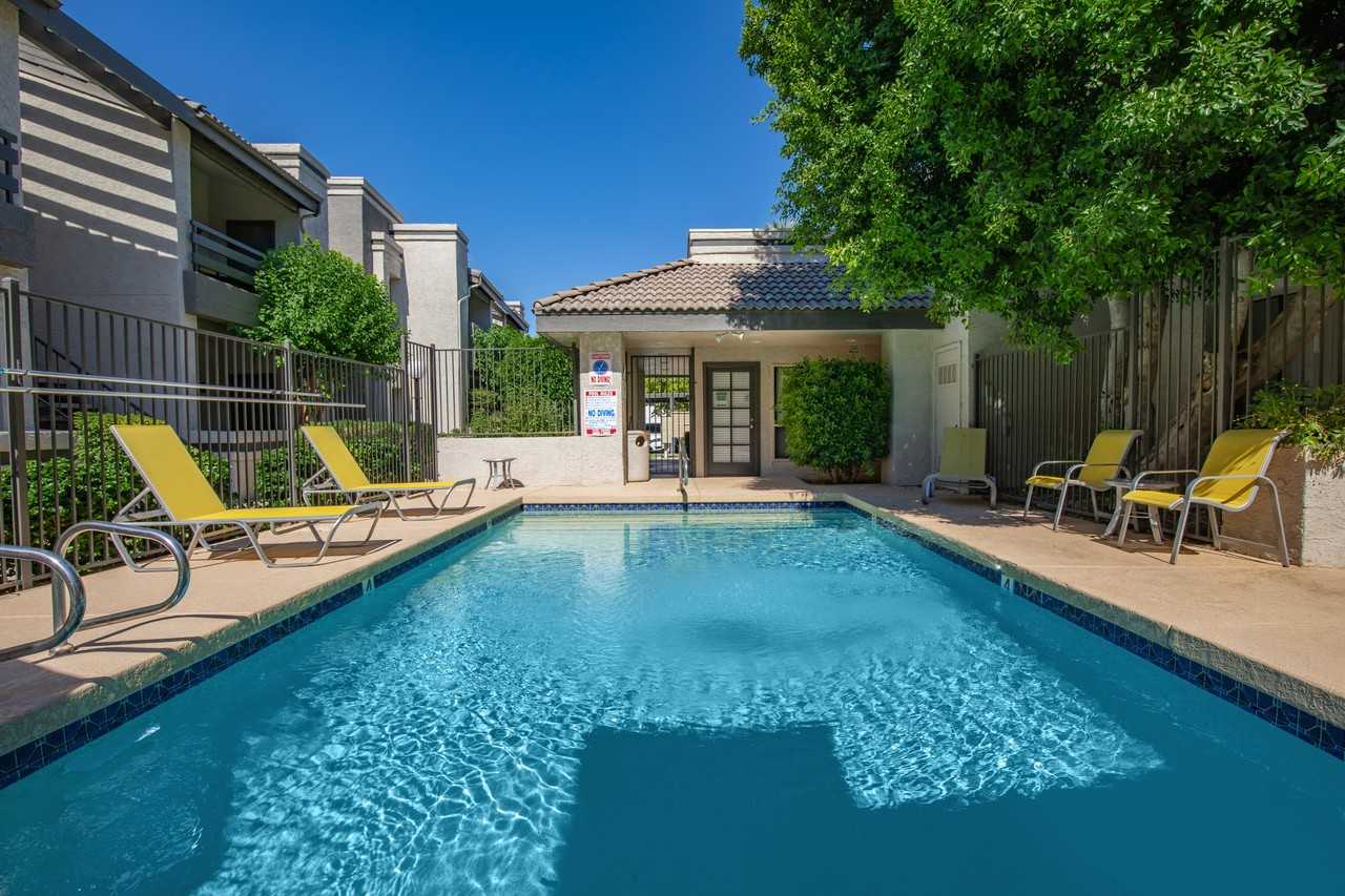 Maryland Court Apartments - Photo 4 of 50