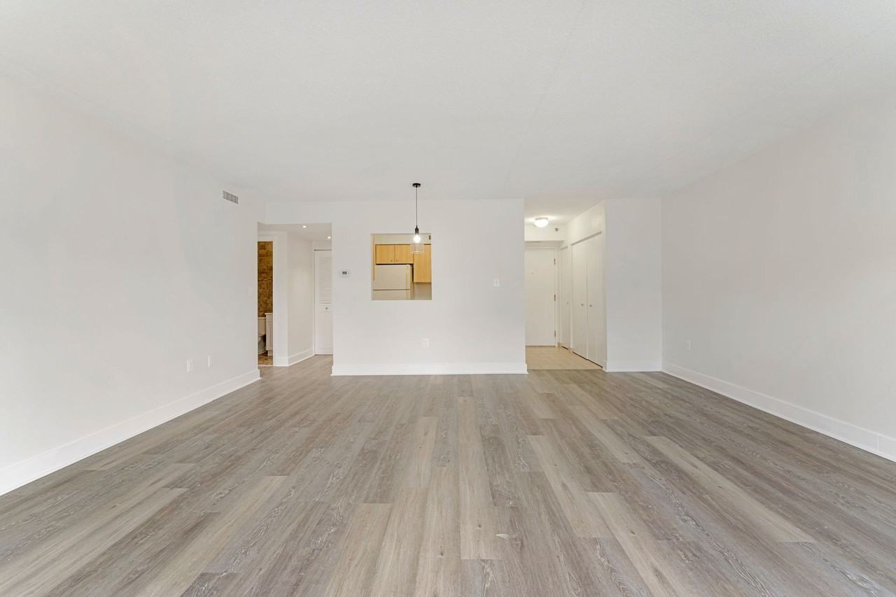 Whitney on Spring - Photo 6 of 27