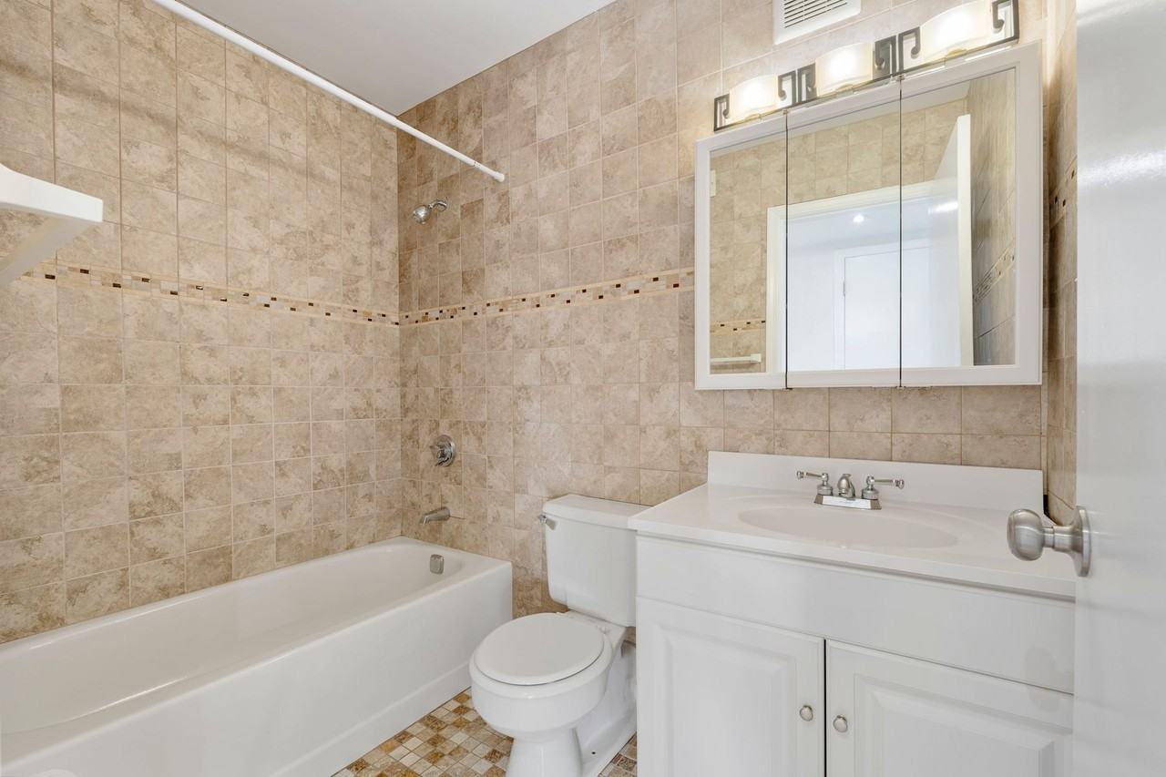 Whitney on Spring - Photo 7 of 27