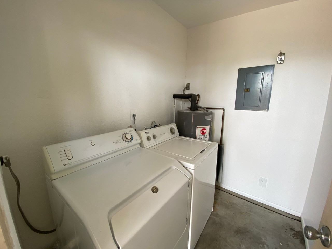 Gorgeous Townhouse with Private Yard and Washer and Dryer Available! - Photo 2 of 13