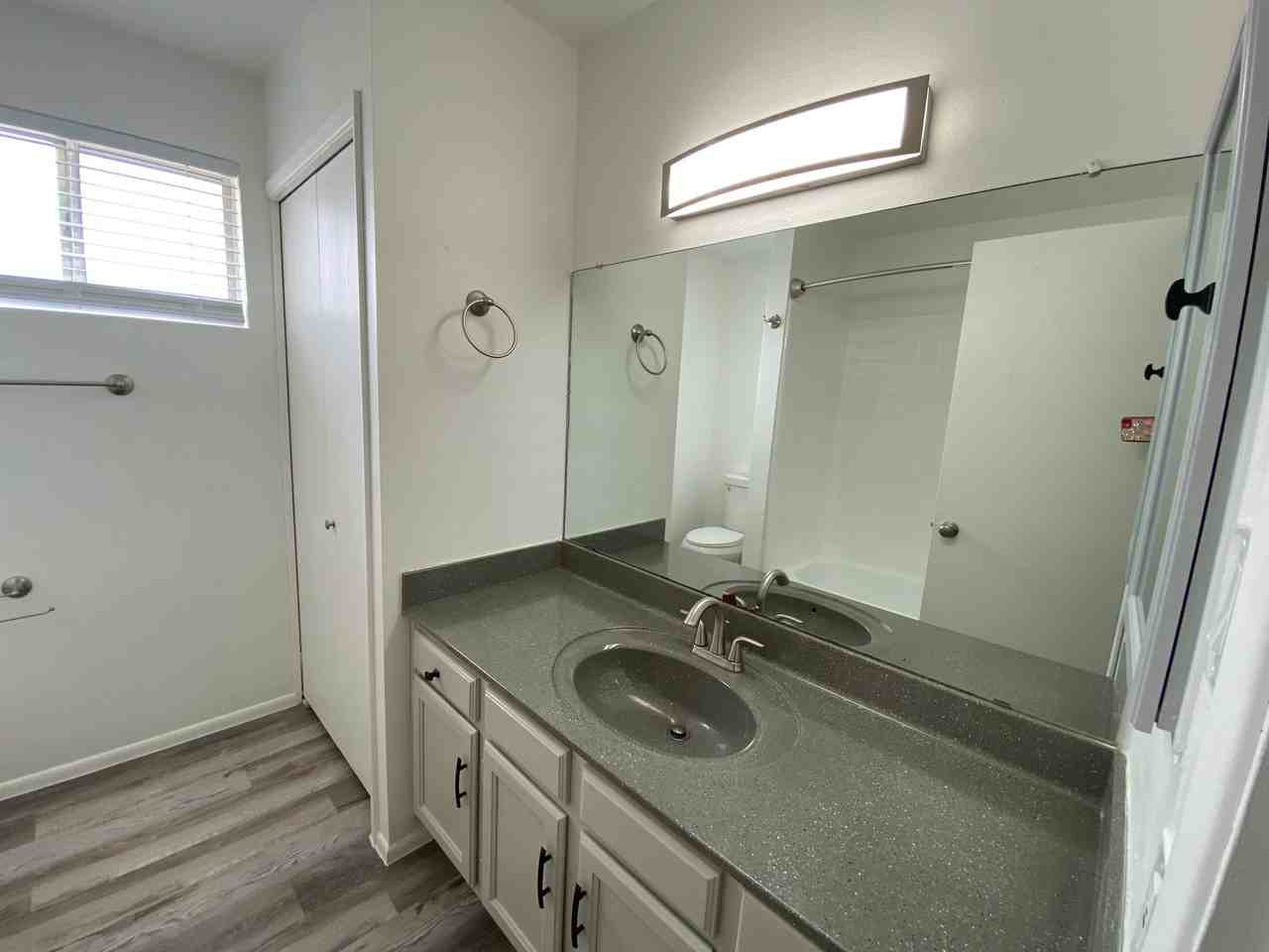 Gorgeous Townhouse with Private Yard and Washer and Dryer Available! - Photo 5 of 13