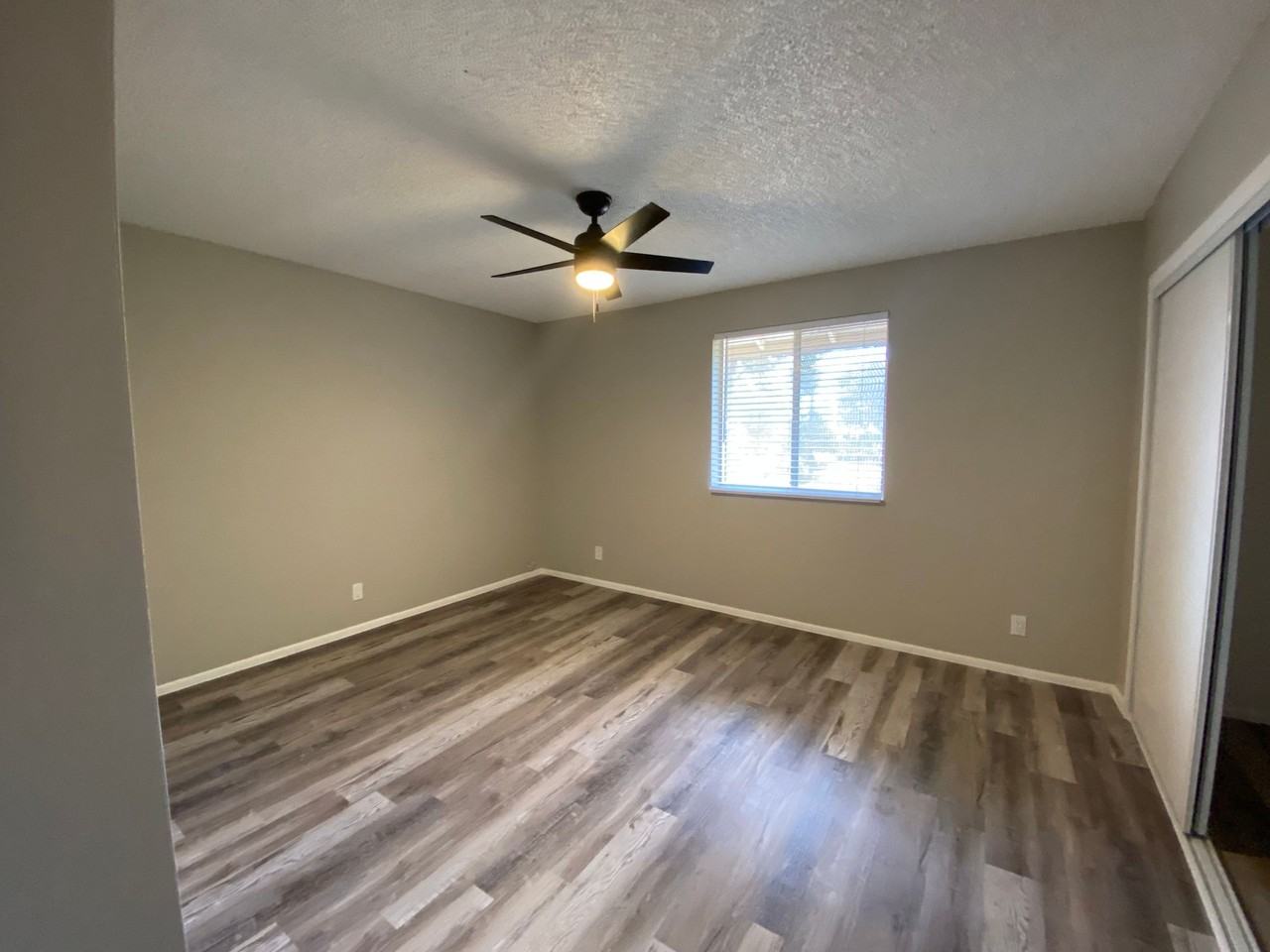 Gorgeous Townhouse with Private Yard and Washer and Dryer Available! - Photo 7 of 13