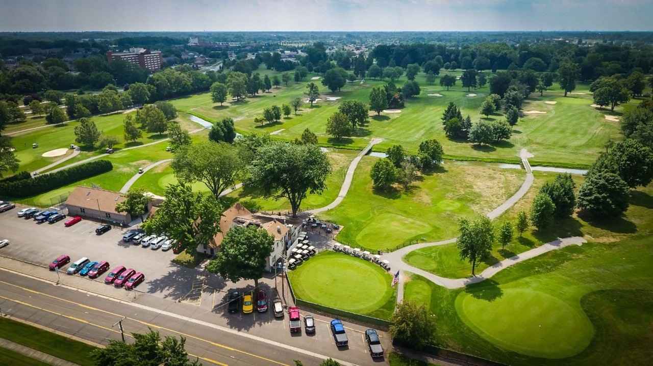 2 Bed / 2 Bath Sterling Heights Townhome - Photo 3 of 14