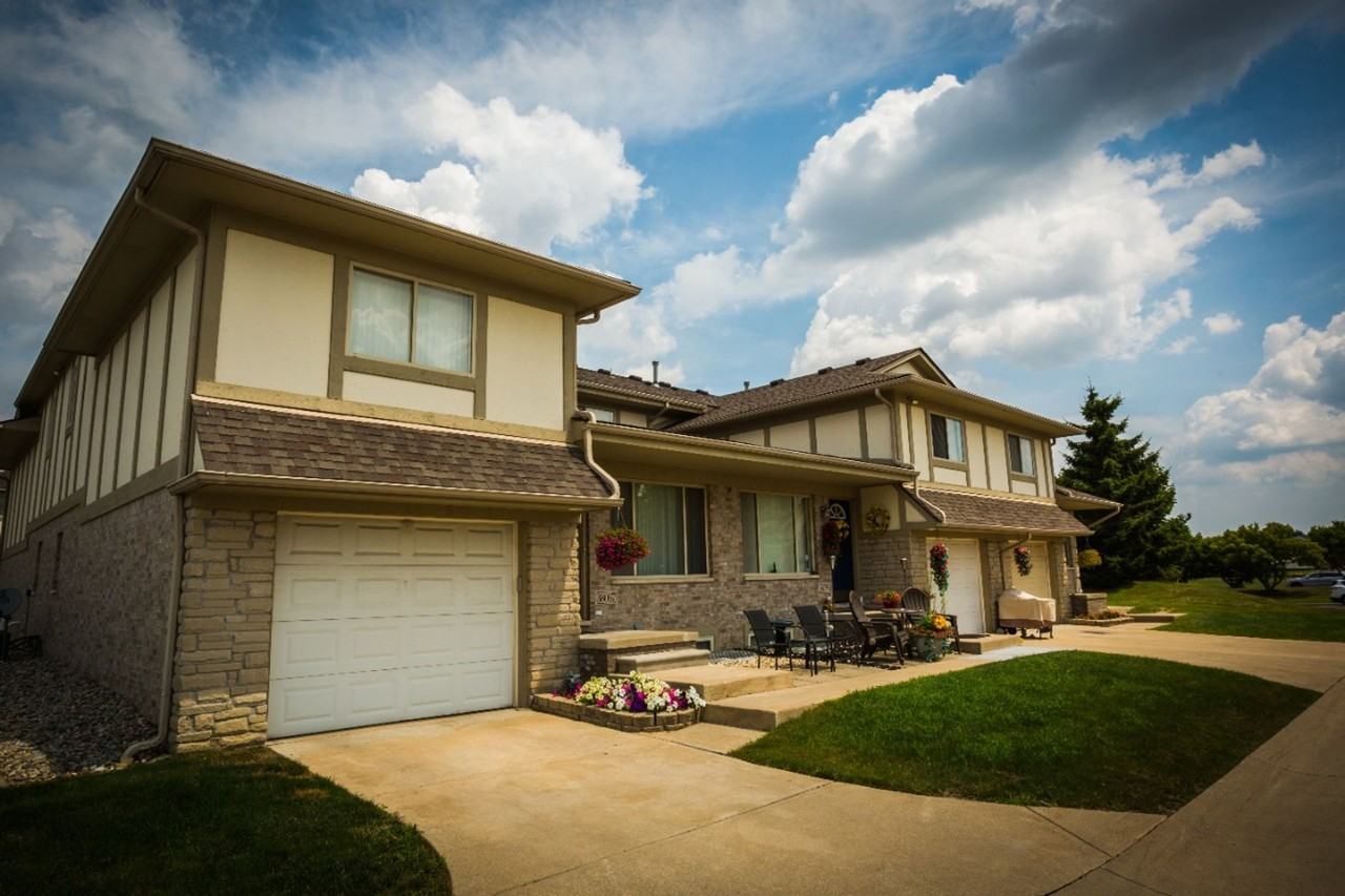2 Bed / 2 Bath Sterling Heights Townhome - Photo 6 of 14