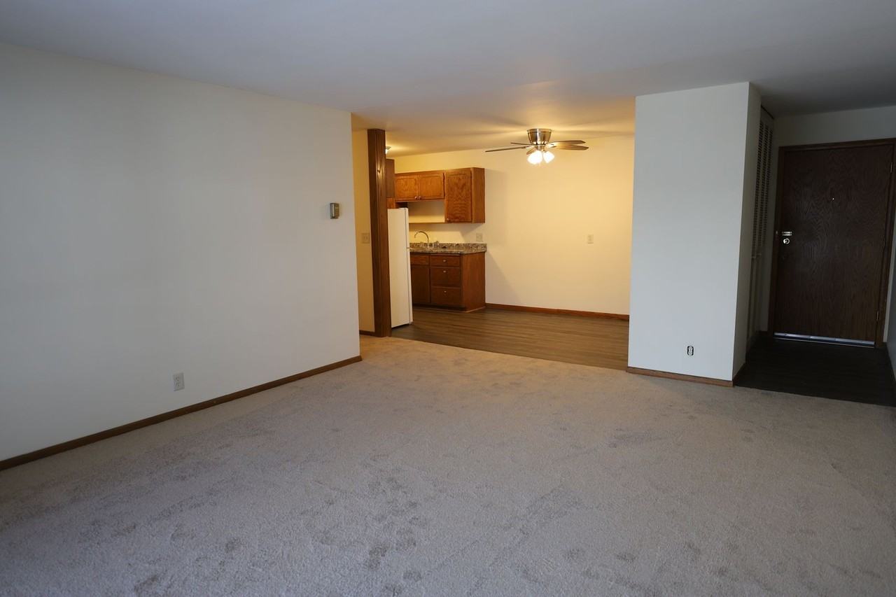 6300 York Apartments, LLC - Photo 6 of 25