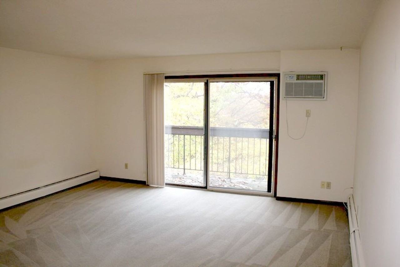 Cedar Pond Apartments - 7455 - Photo 4 of 8