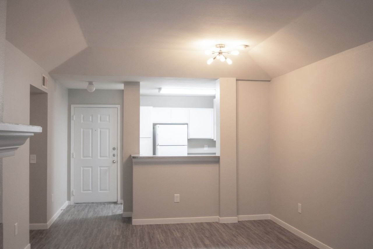 Wyndham Apartments - Photo 2 of 24