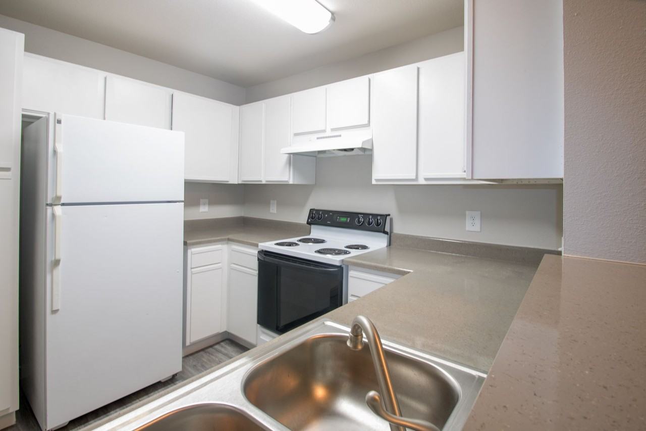 Wyndham Apartments - Photo 3 of 24