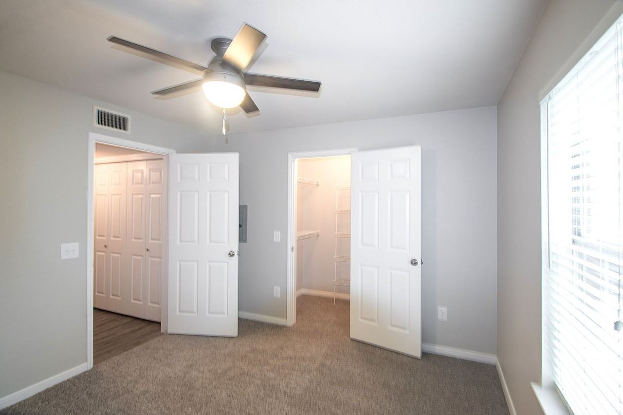 Wyndham Apartments - Photo 7 of 24