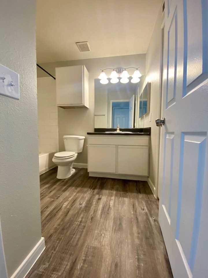 Wyndham Apartments - Photo 4 of 8
