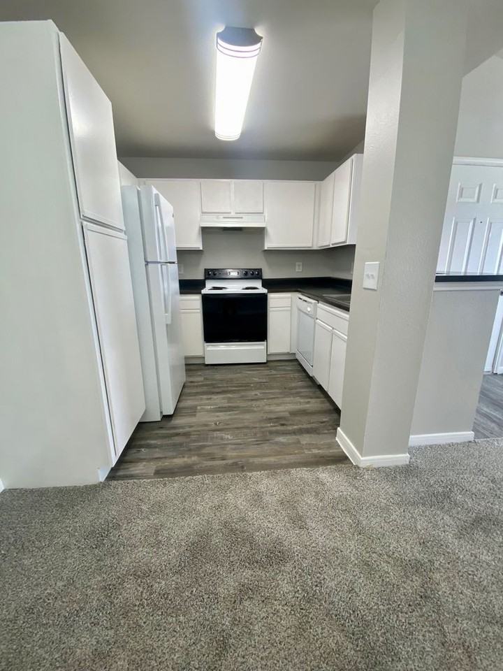 Wyndham Apartments - Photo 5 of 8