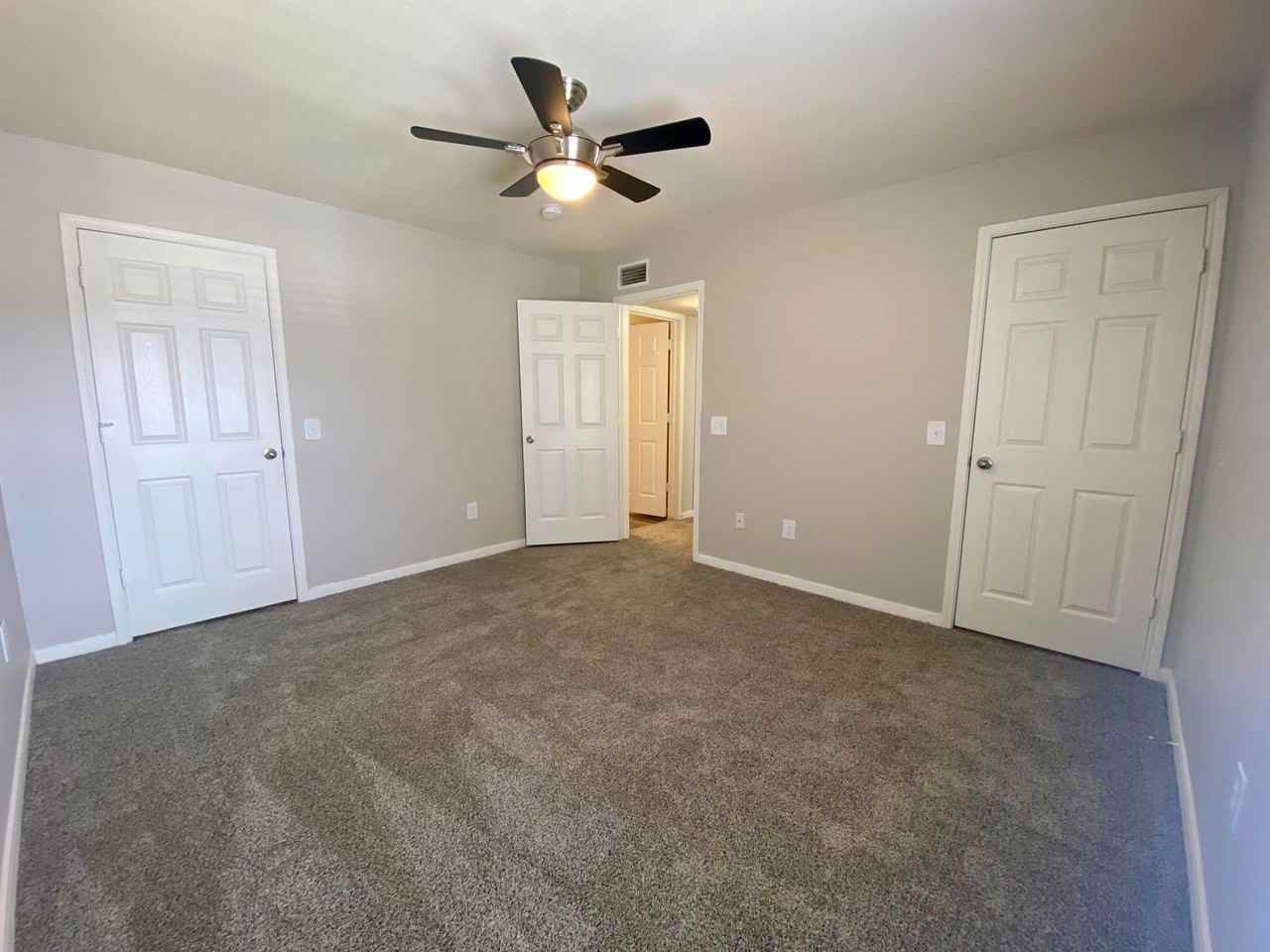 Wyndham Apartments - Photo 6 of 8