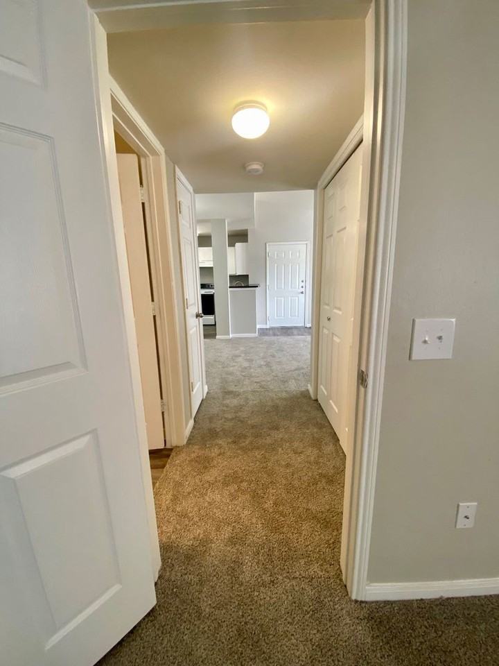 Wyndham Apartments - Photo 7 of 8
