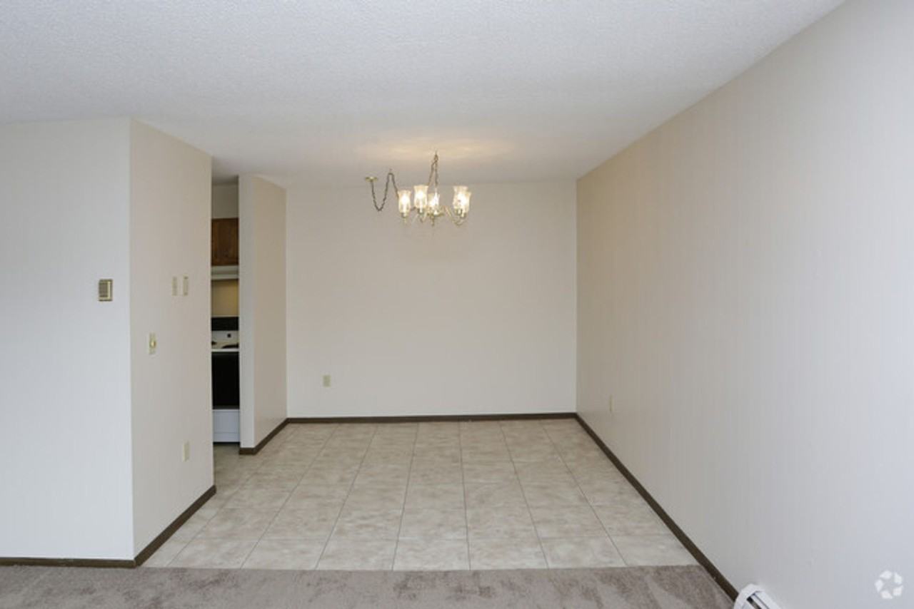 Highland Chateau - Photo 2 of 9