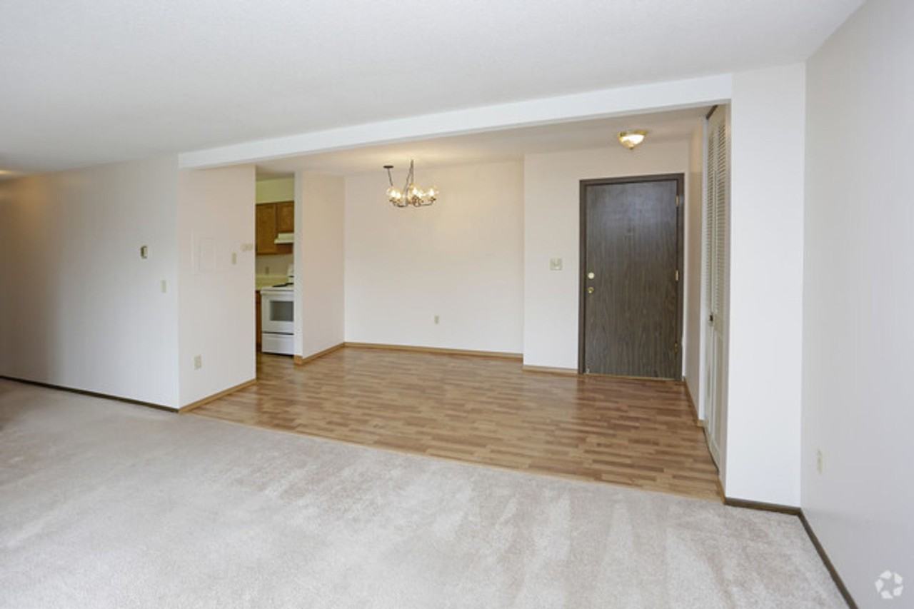 Highland Chateau - Photo 4 of 9