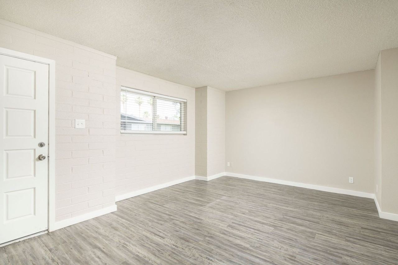 Free first months rent! Beautiful Two Bedroom Ready for Move in! Oasis 33 Apartments. - Photo 3 of 33