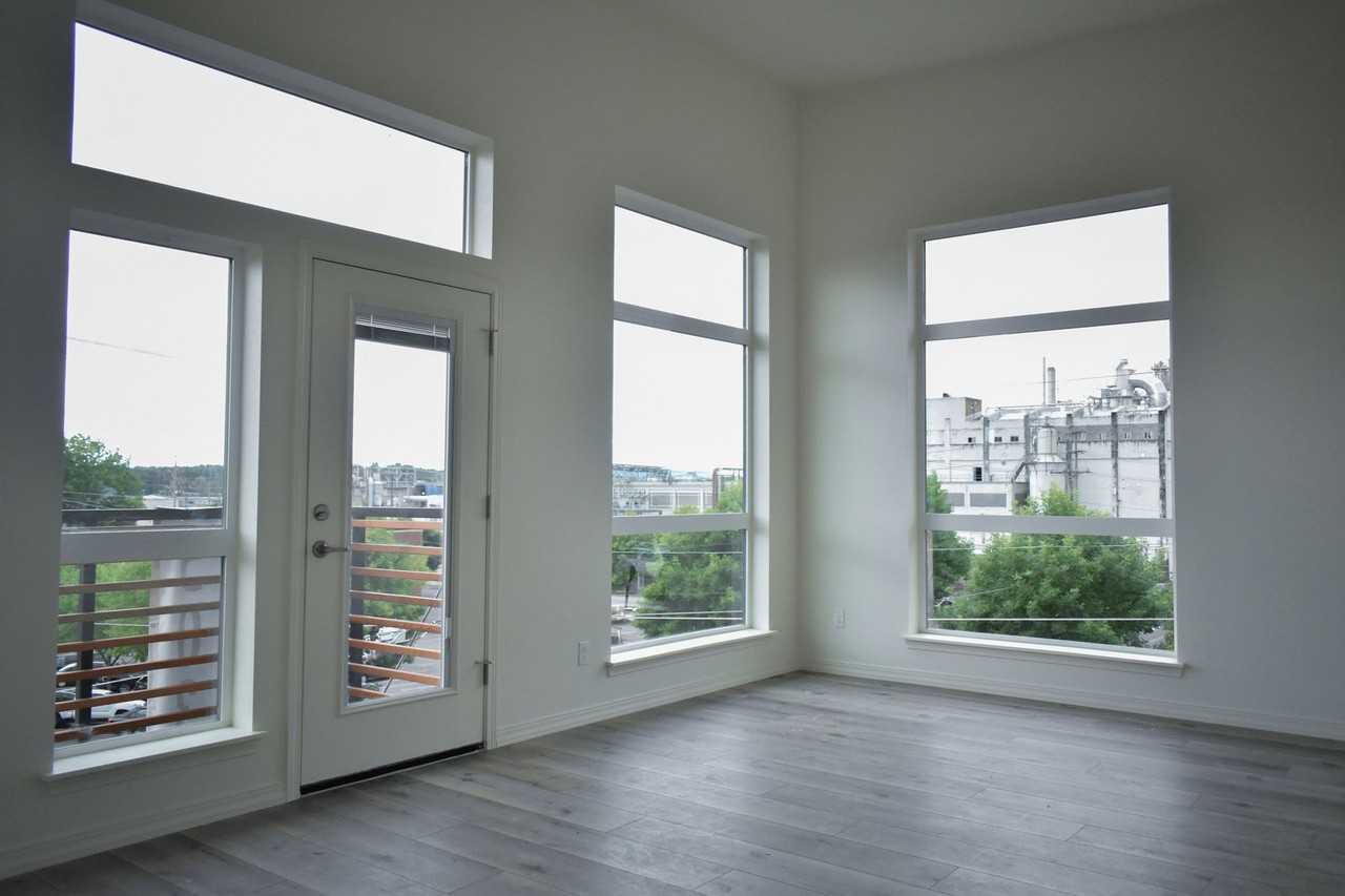 Clara - Photo 2 of 50