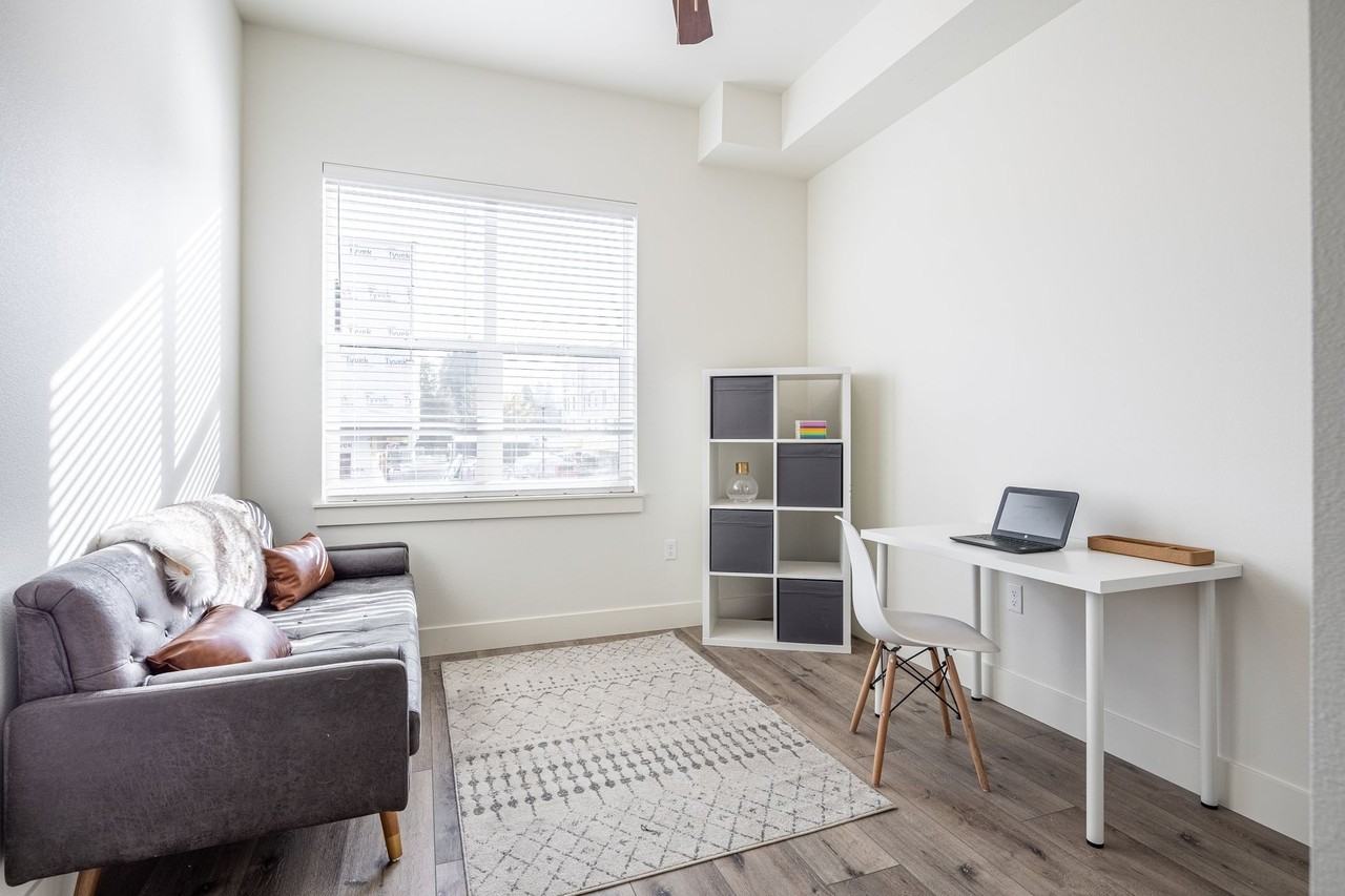 Rosa B - Photo 2 of 50