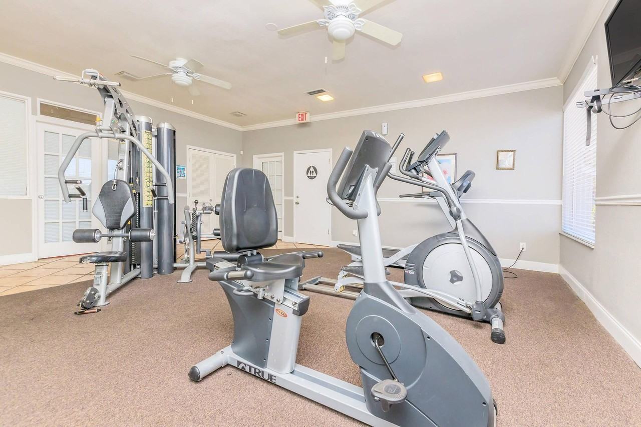 Crown Pointe Apartments - Photo 7 of 50