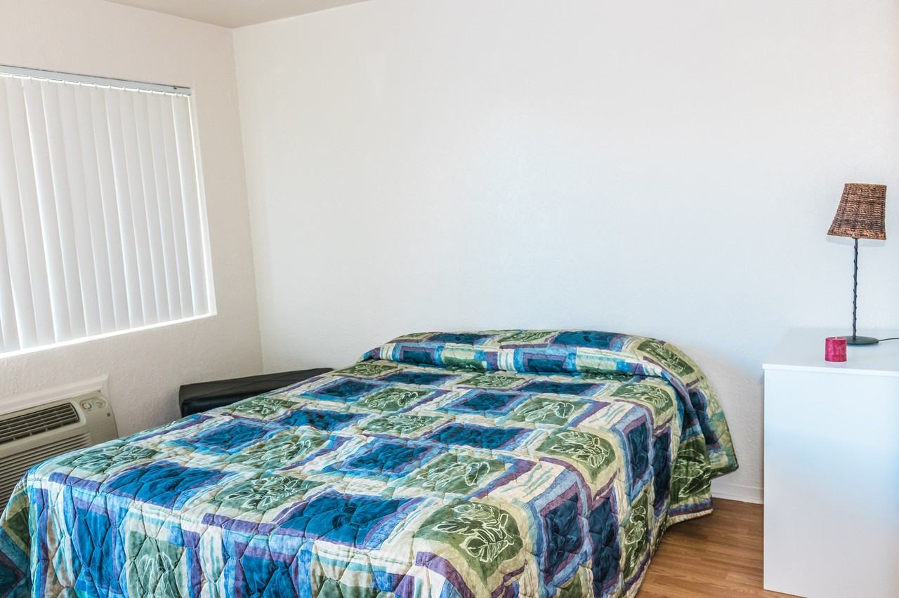 Convenient affordable living close to CMU without roommates! Utilities included - Photo 2 of 6