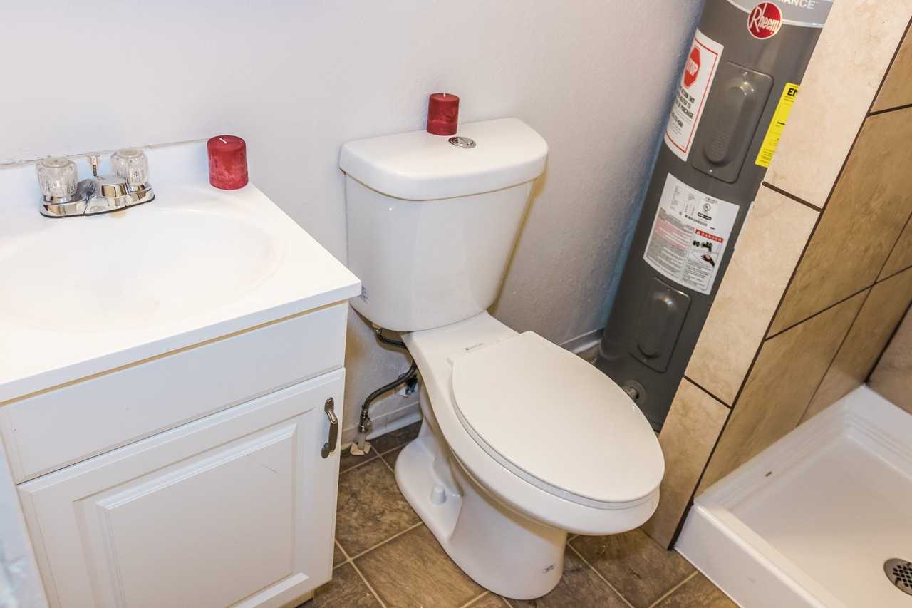 Convenient affordable living close to CMU without roommates! Utilities included - Photo 4 of 6