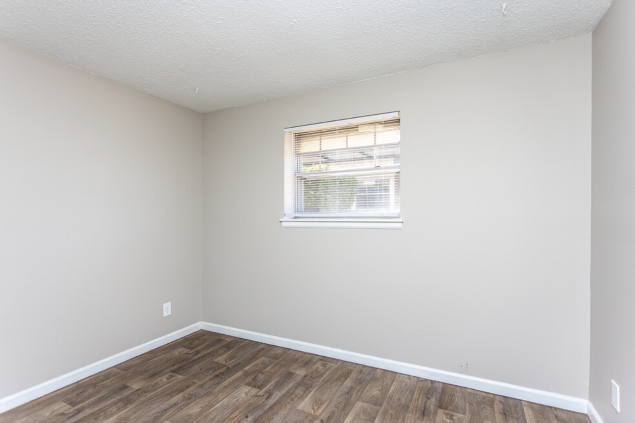 Avenues at East Moline - Photo 2 of 30