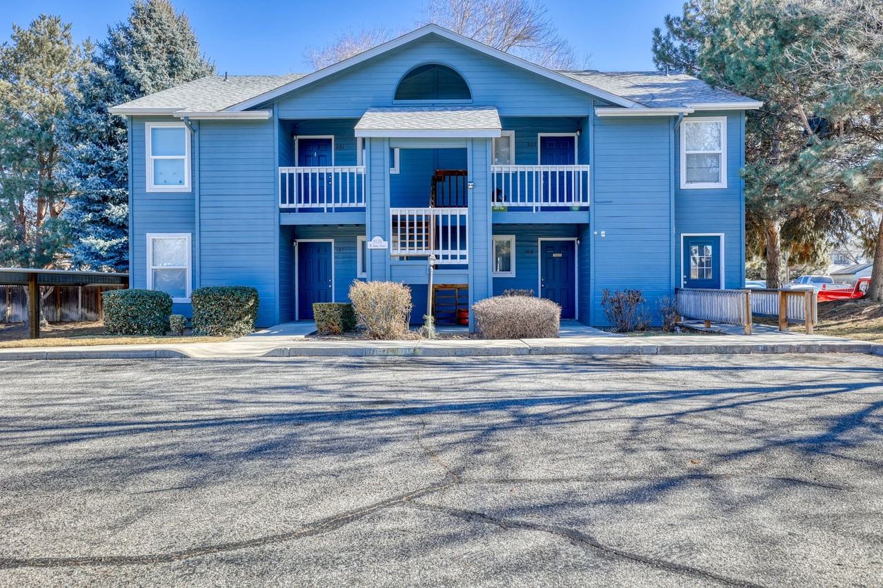 Fresh season, fresh start! Enjoy 1 MONTH FREE this spring @ Maple Grove Apartments - Photo 6 of 28