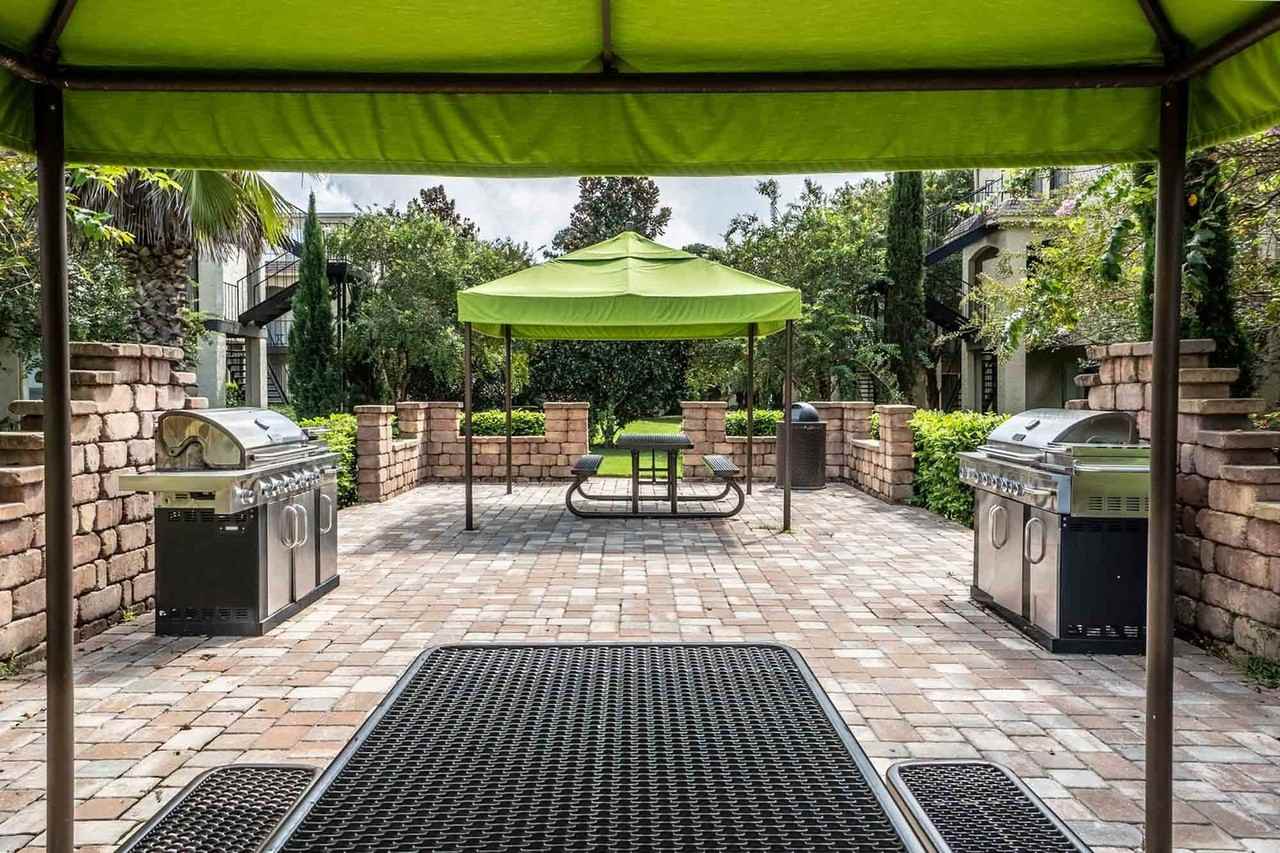 Parkway Square Apartments - Photo 4 of 50