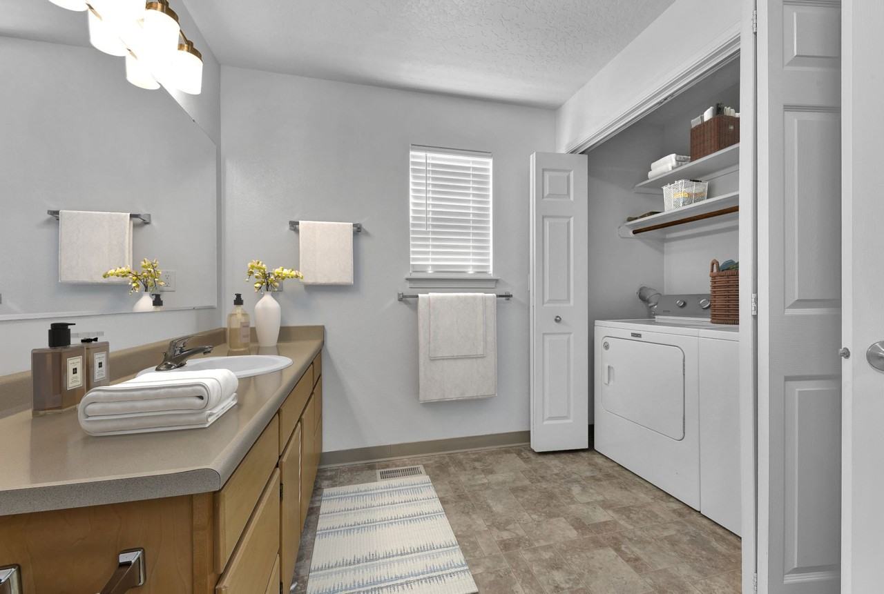 Penn Station Apartments - Photo 3 of 36