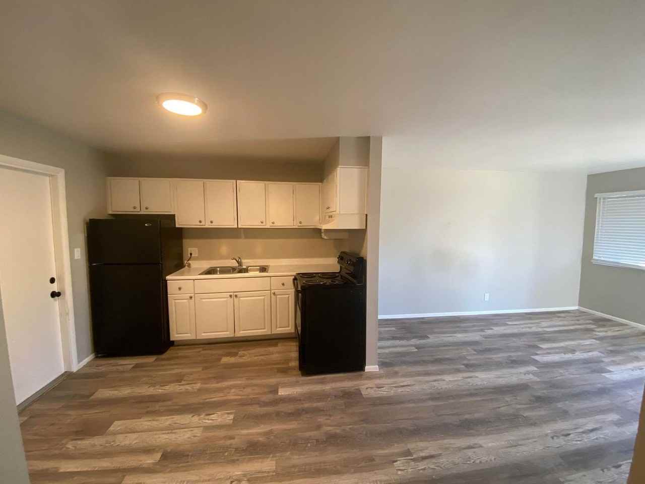 Free!!!! Beautiful One Bedroom Available. 1 month off first months rent move in promotion - Photo 5 of 25