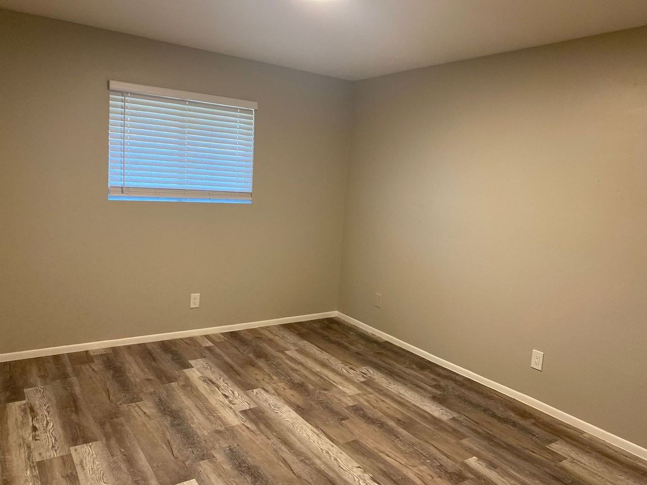 Free!!!! Beautiful One Bedroom Available. 1 month off first months rent move in promotion - Photo 6 of 25