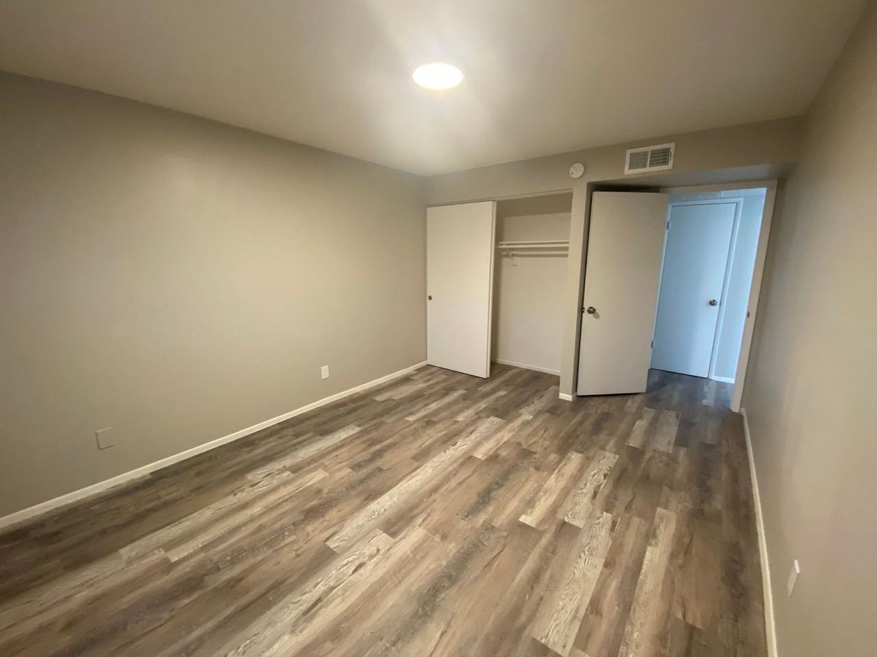 Free!!!! Beautiful One Bedroom Available. 1 month off first months rent move in promotion - Photo 7 of 25