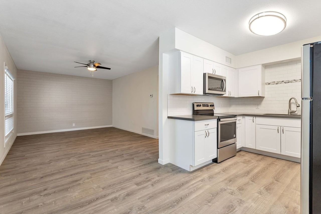 1939 W. Berridge Lane - Photo 5 of 18